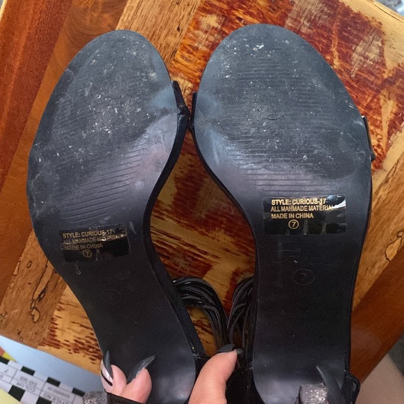 Strappy black stilettos - Picture 3 of 3